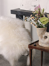 Load image into Gallery viewer, Valge islandi lambanahk