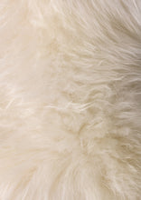 Load image into Gallery viewer, Valge islandi lambanahk