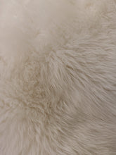 Load image into Gallery viewer, Valge lambanahk
